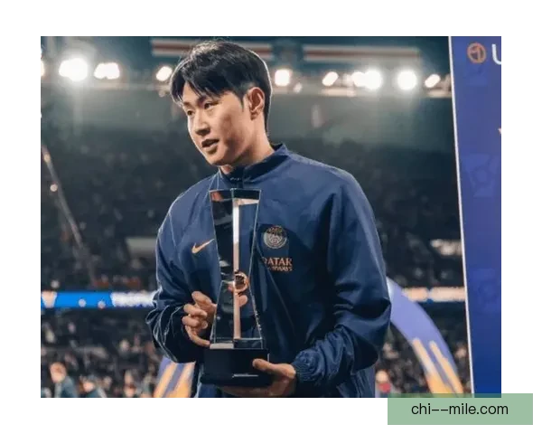 李刚仁亚洲杯小组赛惊艳任意球破门助力球队晋级