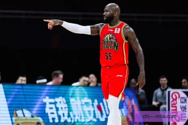 小罗伊琼斯教练更替影响：拳馆风格与士气重塑